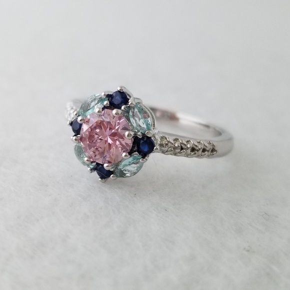 18k Mandala Ring - Picture 6 of 8